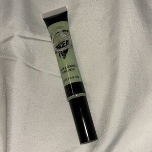 LA Colors cover & correct concealer